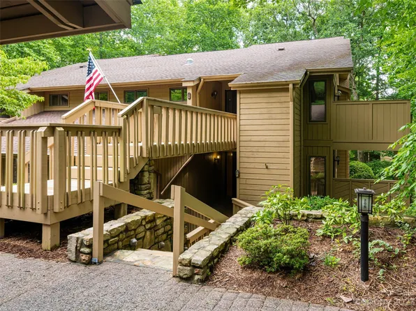 206 Live Oak Ln, Hendersonville, NC 28791