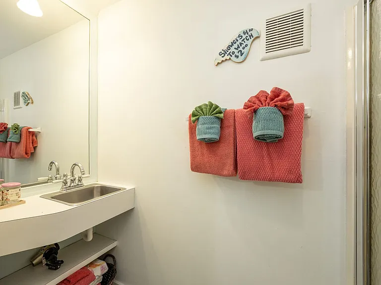 415 Julia St — Photo 12