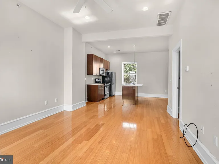 2136 E Dauphin St #301 — Photo 9