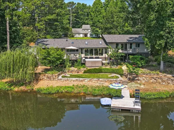 1085 Lake Charles Dr, Roswell, GA 30075