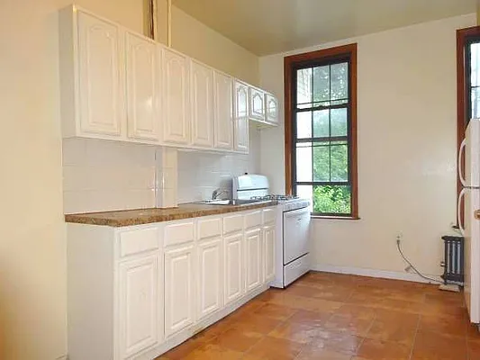 Rented by Premier Metro Realty Corp | media 20