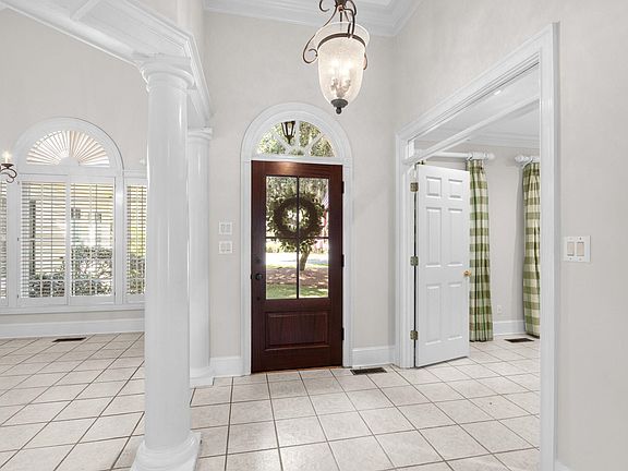 5th image of 184 Summerwood Dr.