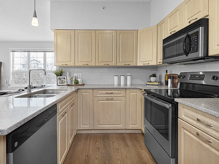 470 Macewan Rd SW — Photo 5