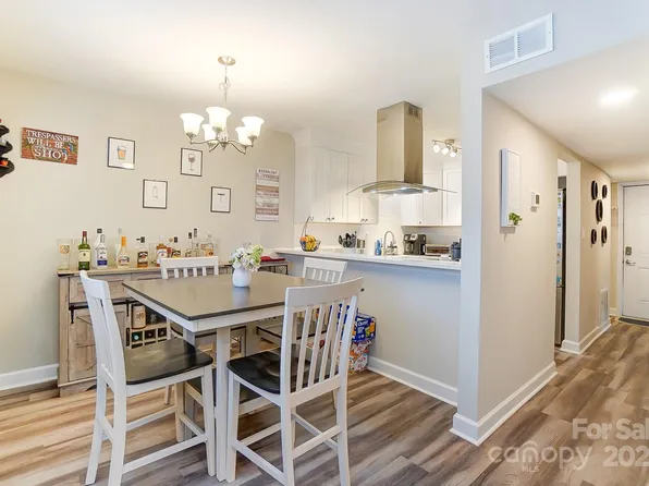 1605 Merry Oaks Rd APT E, Charlotte, NC 28205