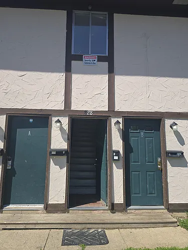 828 Whitethorne Ave #C Photo 1