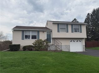 4306 Amblewood Ln, Clay, NY 13041