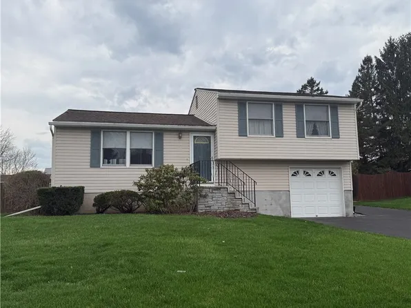 4306 Amblewood Ln, Clay, NY 13041