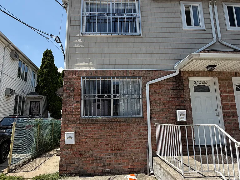 121st St — Photo 2