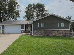 1523 Mercury Dr, Hinton, IA 51024