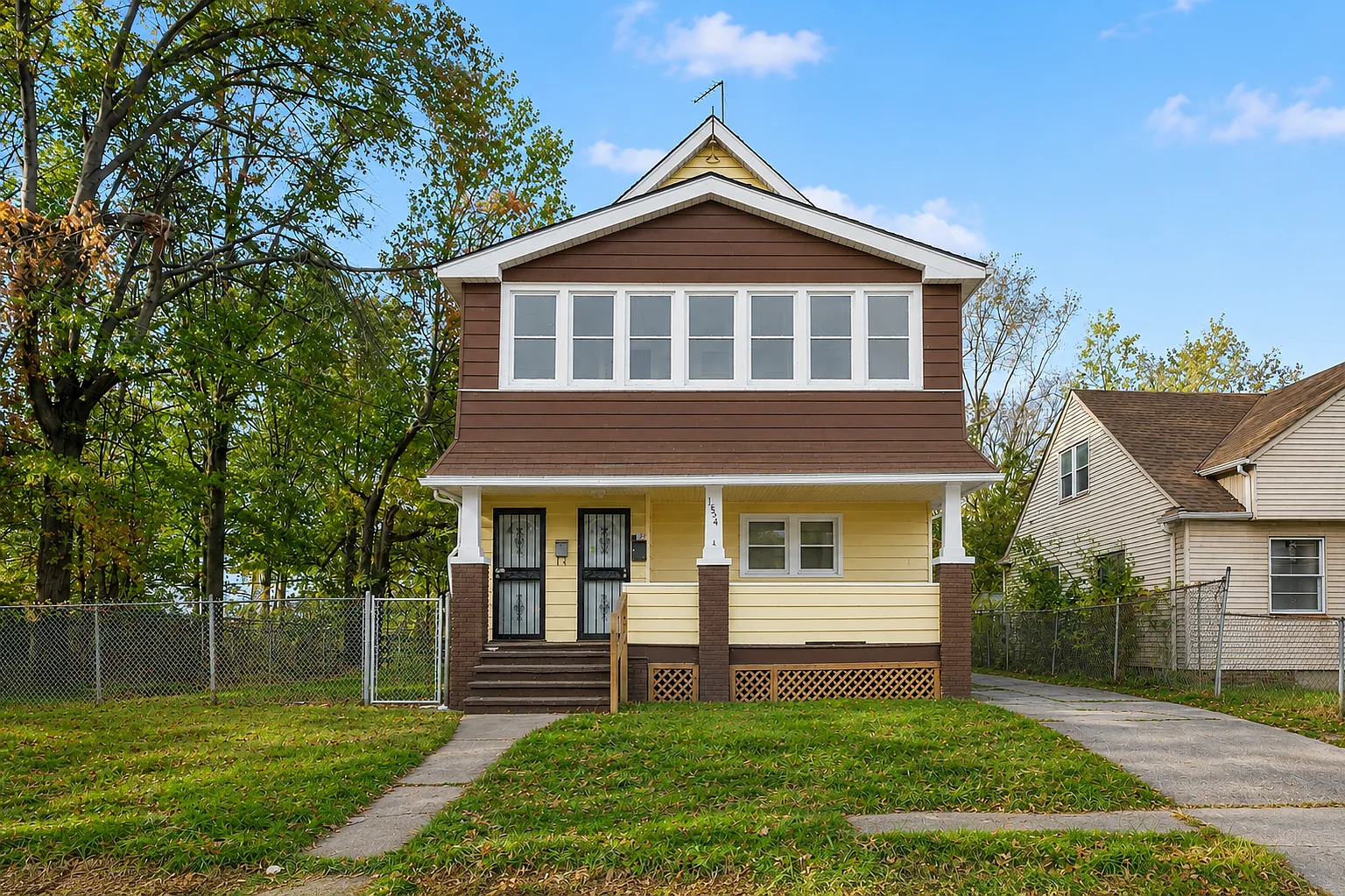 1554 Larchmont Road, Unit B — Photo 1