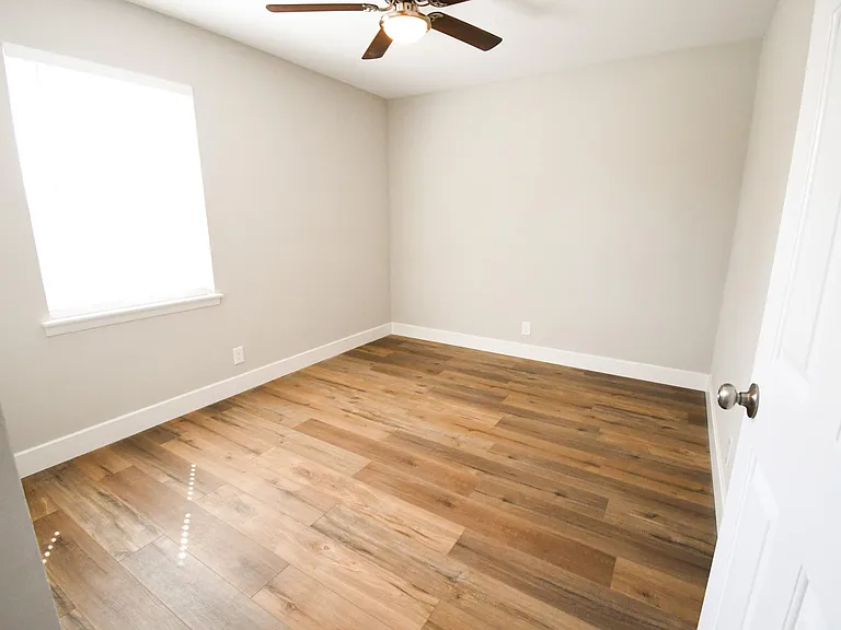 2805 Cornell Cir — Photo 2