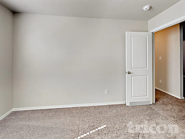 5202 Everett Loop — Photo 14