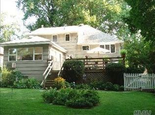 14 Andover Rd, Port Washington, NY 11050