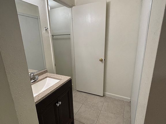 4th image of 5201 Redberry St APT 1