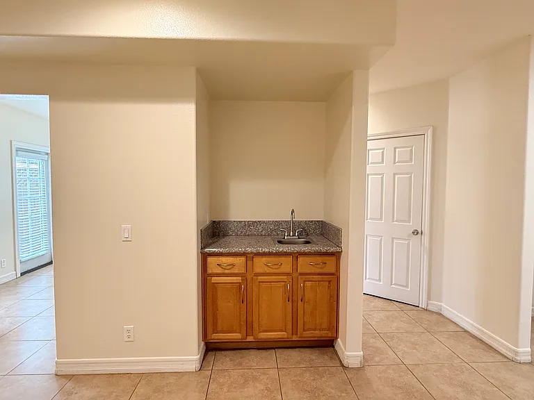 1334 S Grand Ave — Photo 21