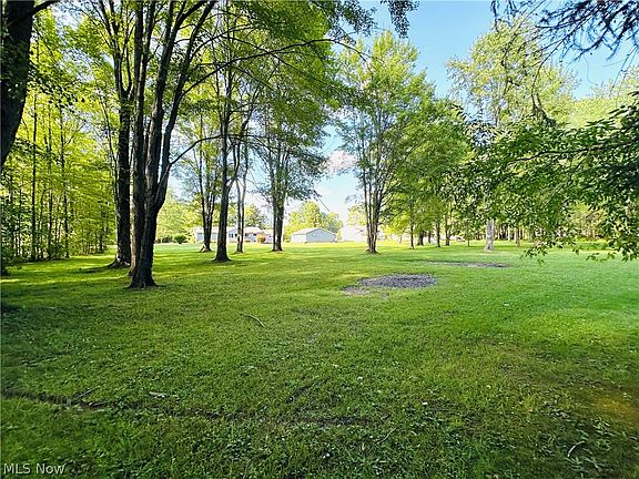2nd image of 1094 Portage Easterly Rd