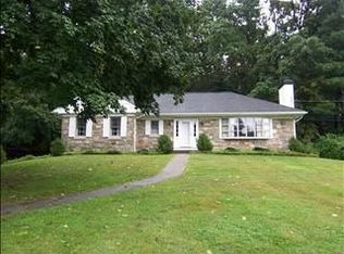 17 Twin Hills Rd, Poughkeepsie, NY 12603