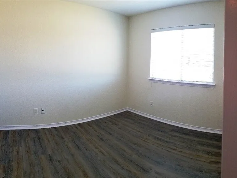100 Commonwealth Cir — Photo 14