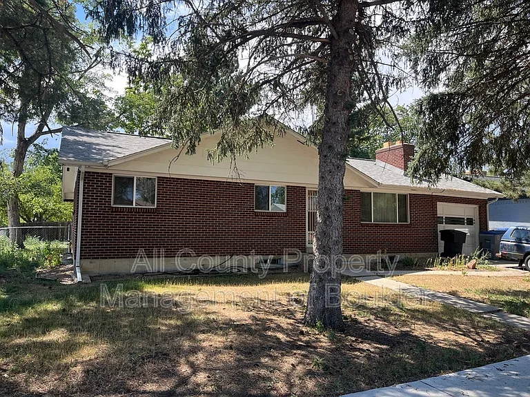 1729 Countess Ct — Photo 2