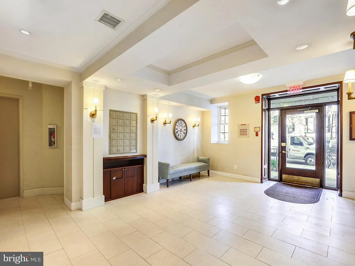 1 bed, 676 sqft, $2,490 — Photo 2