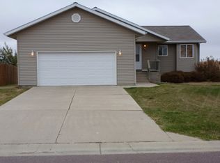 345 6th Ave, Windom, MN 56101