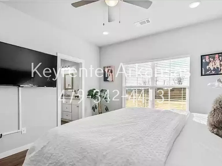 Come live in this brand new duplex in the heart of NWA — Photo 14