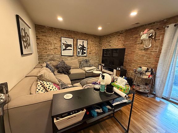 2nd image of 652-54 W Roscoe Street Grn #652
