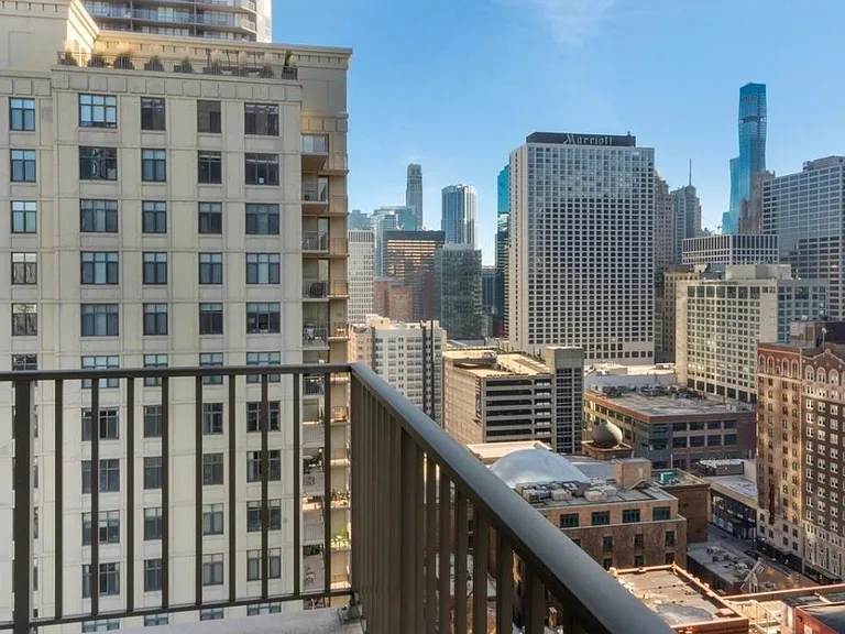 635 N Dearborn St #1806 — Photo 11