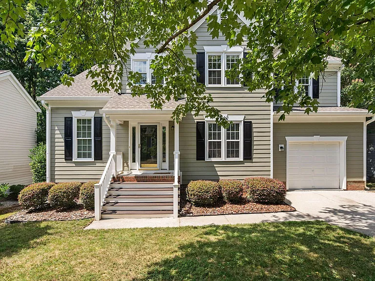 212 Mint Hill Dr — Photo 1