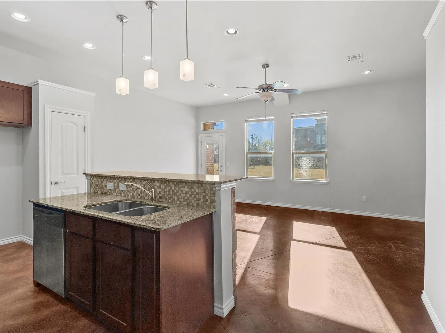 Move in Special! Gorgeous newer 2br 2.5ba Townhome!! — Photo 1