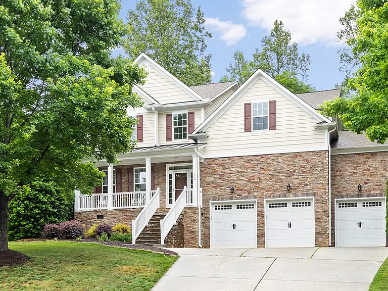 511 E Hatterleigh Ave — Photo 1