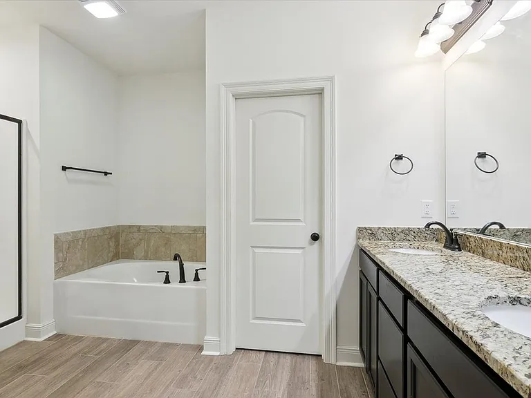 1013 Cypresswood — Photo 17