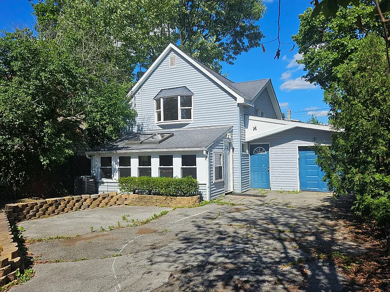1173 Eggert Rd — Photo 2