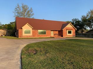 1200 N Texana St, Hallettsville, TX 77964