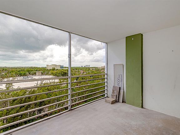 4th image of 3660 NE 166th St APT 806