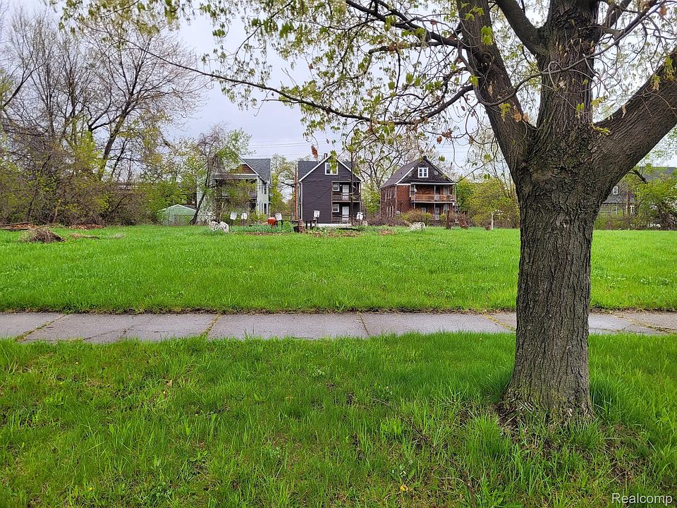 2nd image of 2158 Field St