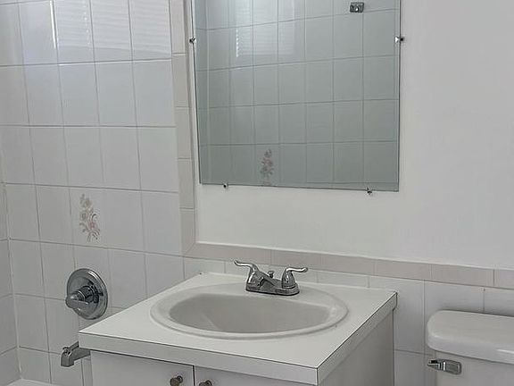 5th image of 670 NE 88th Ter APT 1