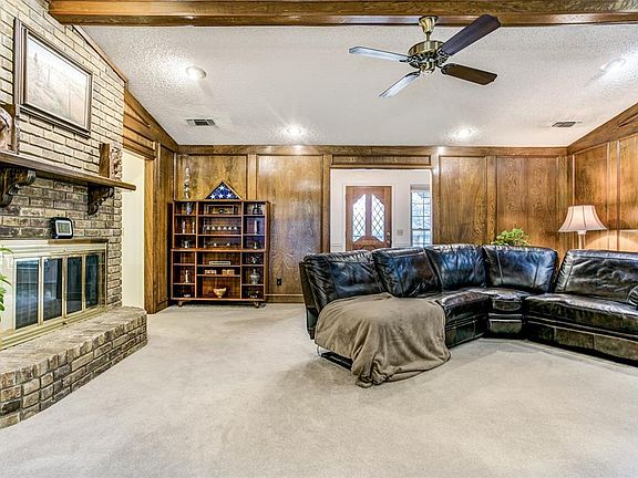 4th image of 2501 Teakwood Ln