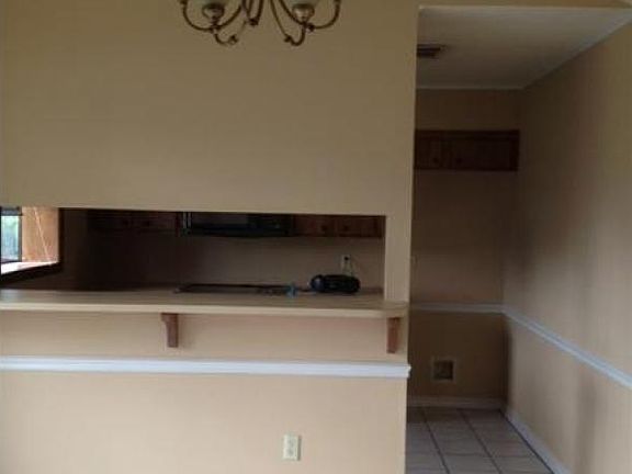 4th image of 2640 Brown St