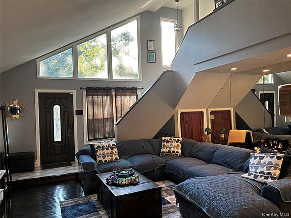 4th image of 42 Bennett Avenue