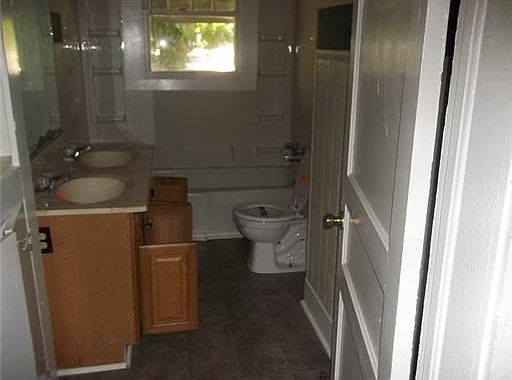 2nd image of 1007 40th Ave