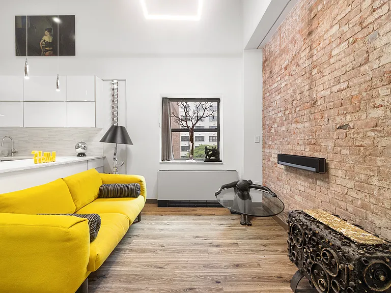 205 E 16th St #4C — Photo 2