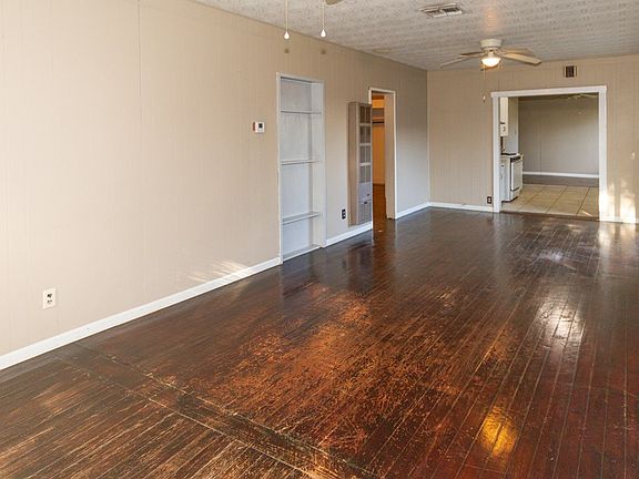 4th image of 1009 E Corpus Christi St