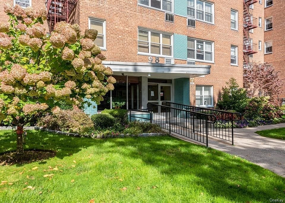 1st image of 98 Dehaven Dr APT 6A