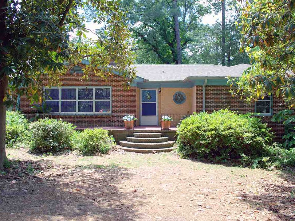 1st image of 200 Woodland Dr