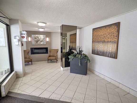 3rd image of 18 Knightsbridge Rd #1812