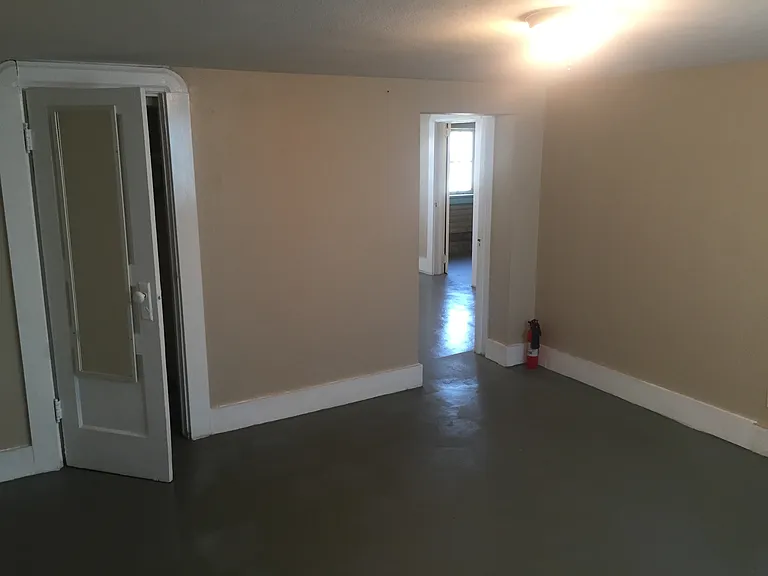5000 Loyola Ave — Photo 4