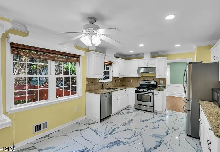 67 Nostrand Rd — Photo 17