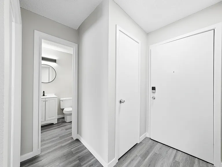 Marmont Apartments — Photo 17
