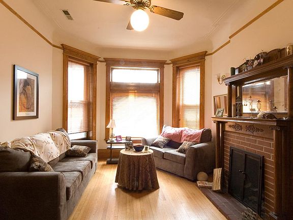 2nd image of 925 W Newport Ave APT 1